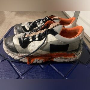 Almost brown new, size 10/43 still with box